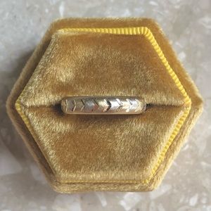 SOLD (Etsy) Vintage Yellow White Gold Band Stack Arrow Chevron Ring